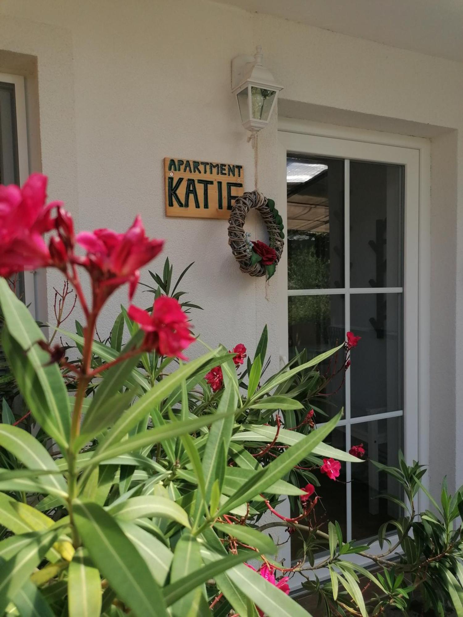 Garden Paradise Bled Apartments - Garden, Pond And Castle View Ngoại thất bức ảnh